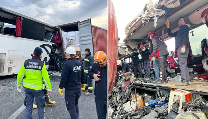 Yolcu otobüsünün TIRa çarptığı kazada çok sayıda ölü ve yaralı