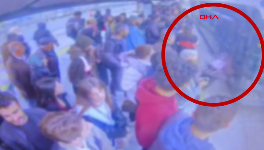 Cevizlibağda baygınlık geçirerek düşen 14 yaşındaki kıza metrobüs çarptı