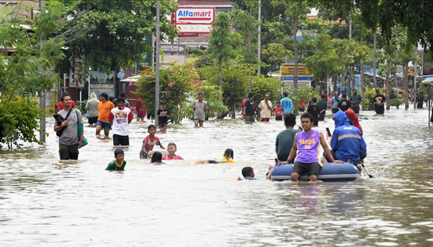 Endonezyada doğal afetlerde 914 kişi öldü