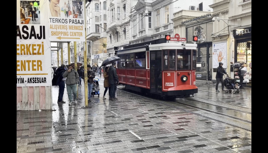 İstanbulda aralıklarla kuvvetli yağış etkili oluyor