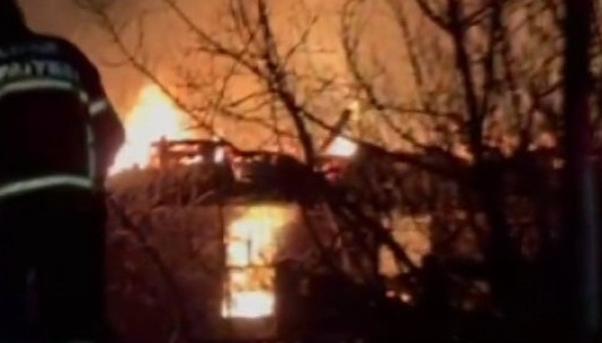 Çankırıda korkutan yangın Köyde çıkan yangında iki ev küle döndü