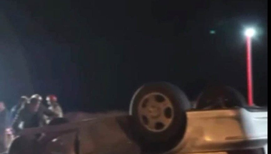 Otomobil TIRa çarptı: 1 ölü, 3 yaralı