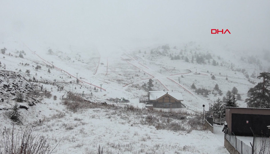 Kartalkaya pistler beyaza büründü, kar kalınlığı 10 santime ulaştı