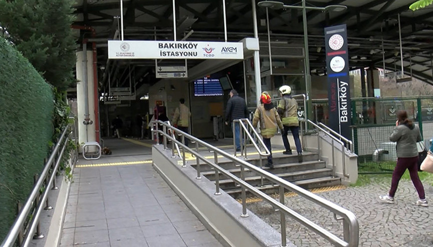 İstanbulda Marmaray istasyonunda bir kişi raylara düştü
