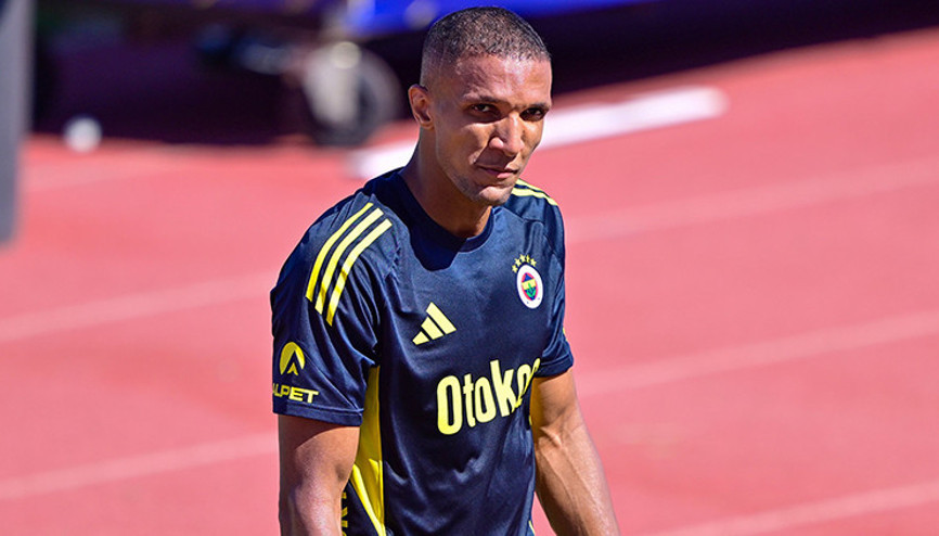 Fenerbahçede Rodrigo Becao kadro dışı bırakıldı İrfan Can Kahveci ve Cenk Tosun sonrası sürpriz