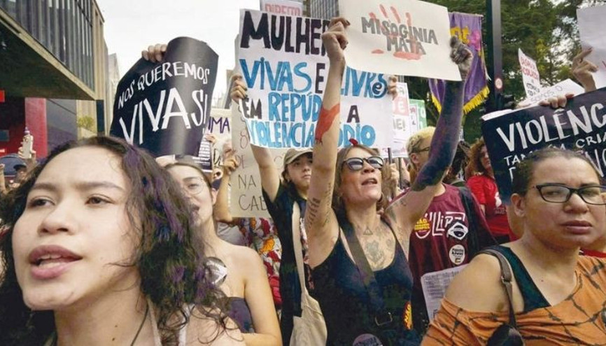 Kadına şiddete sokakta protesto