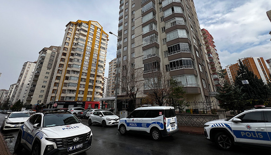 Eşini öldürmek için girdiği binada başka bir kadını öldürdü