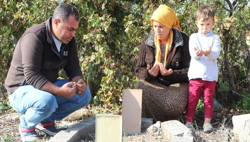 Öldü denilip ailesine verilen bebek mezarlıkta ağlamaya başladı