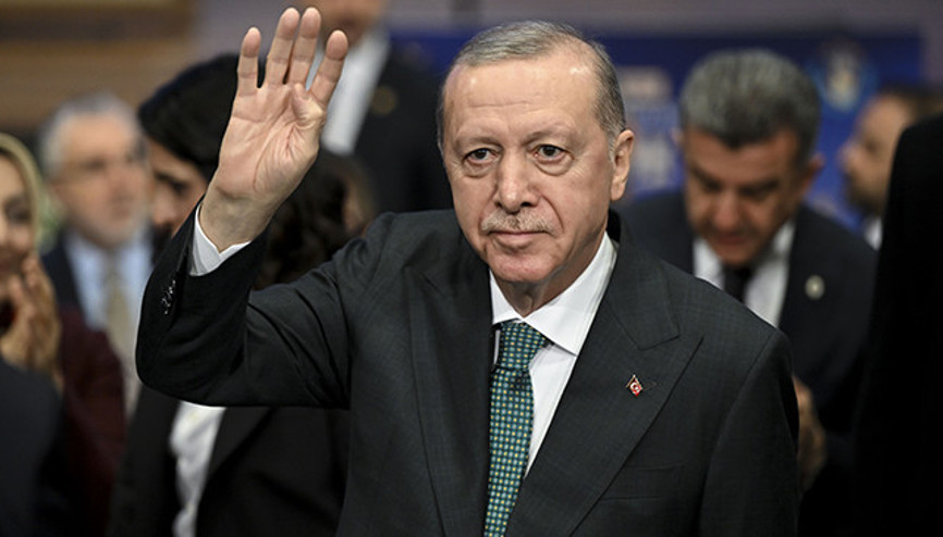 Cumhurbaşkanı Erdoğandan Özgür Özele tepki: Bu siyaset acemisine hak ettiği cevap verildi