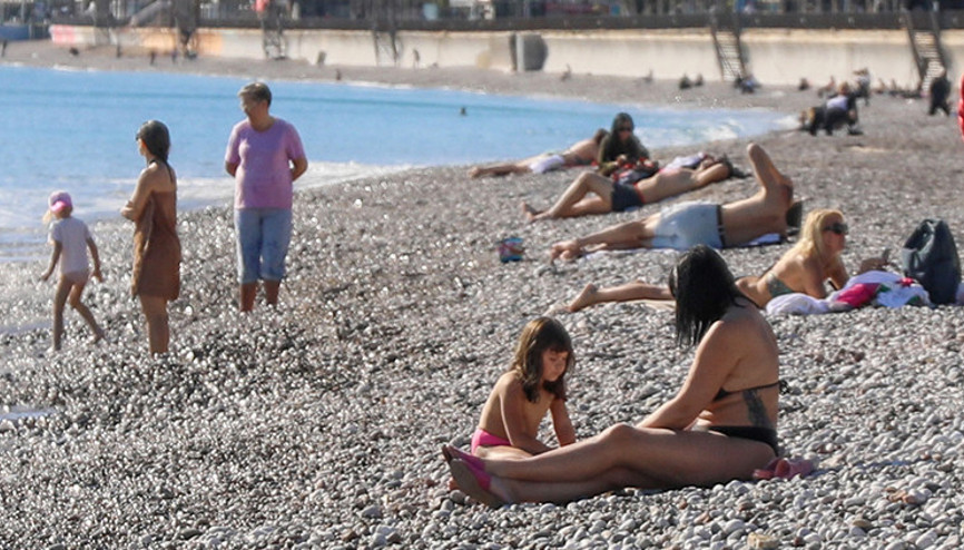 Aralık ayında deniz keyfi: Şiddetli yağışlar yerini güneşe bıraktı, ısınan havayı fırsat bilenler sahile koştu