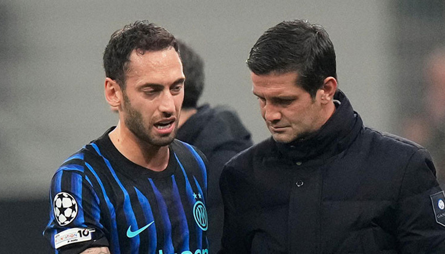 Hakan Çalhanoğluna sakatlık şoku Liverpool maçında oyundan çıktı