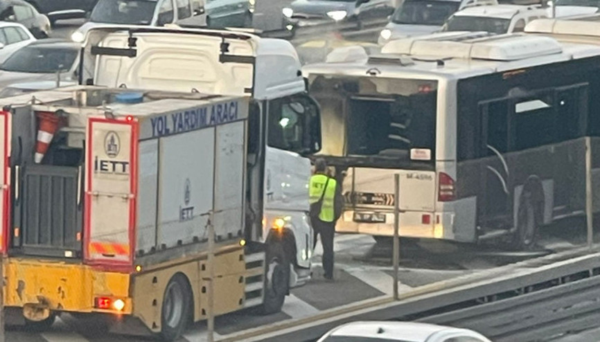 Küçükçekmecede metrobüste yangın paniği