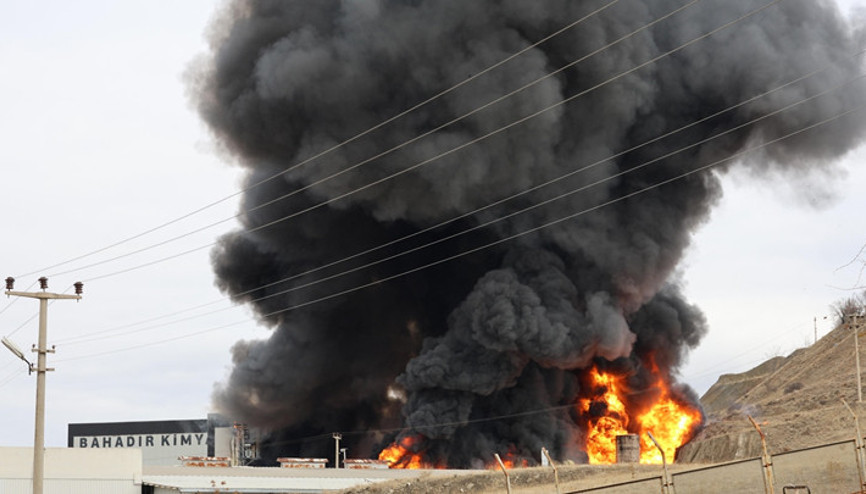 Son dakika... Kırıkkalede fabrika yangını Çok sayıda ekip sevk edildi