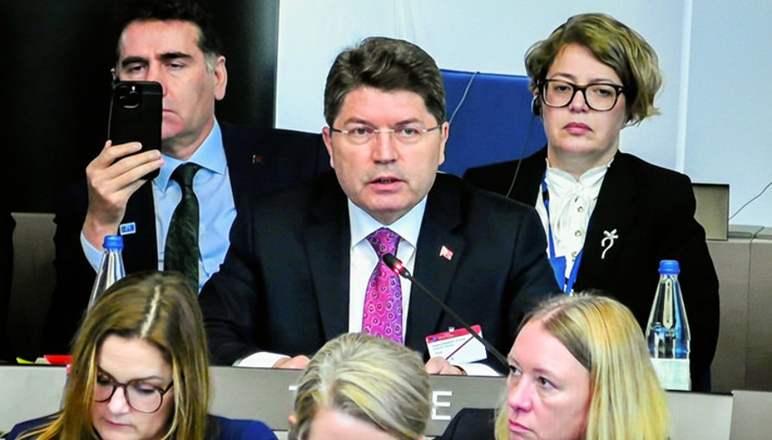 Bakan Tunç: Ülkemiz, Avrupanın ve insanlığın yükünü omuzlamıştır Bakan Tunç: Ülkemiz, Avrupanın ve insanlığın yükünü omuzlamıştır