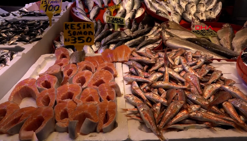 Balık tezgahlarında hamsi bolluğu