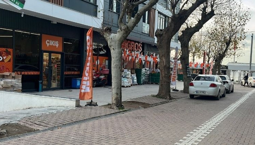 Çöpe atmak için yerden aldığı poşetten 60 bin dolar çıktı