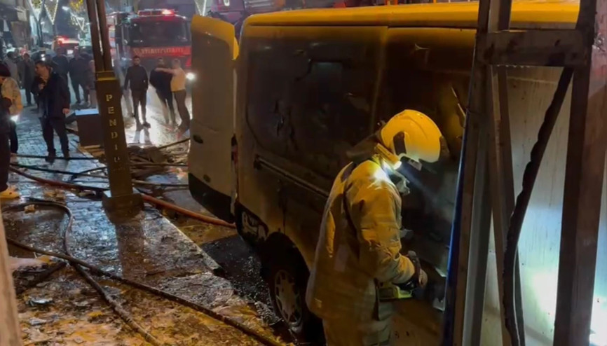 İstanbul - Pendik’te tekstil atölyesinde çıkan yangın söndürüldü İstanbul - Pendik’te tekstil atölyesinde çıkan yangın söndürüldü