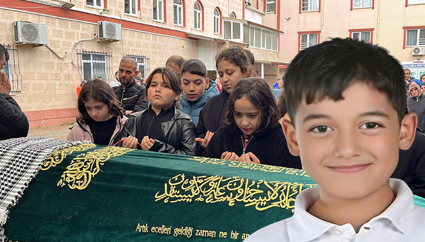 10 yaşındaki Miraçın cenazesinde yürek yakan görüntü: Arkadaşları tabutu başında dua etti
