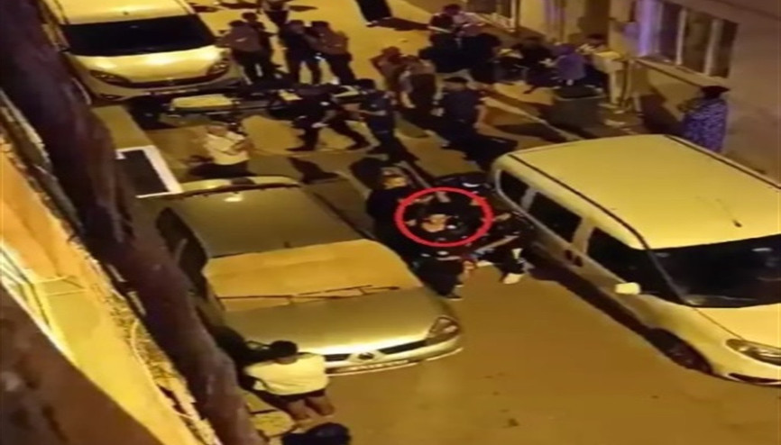 Arkadaşını öldürüp, yaraladığı sevgilisini 21 gün boyunca evinde tuttu