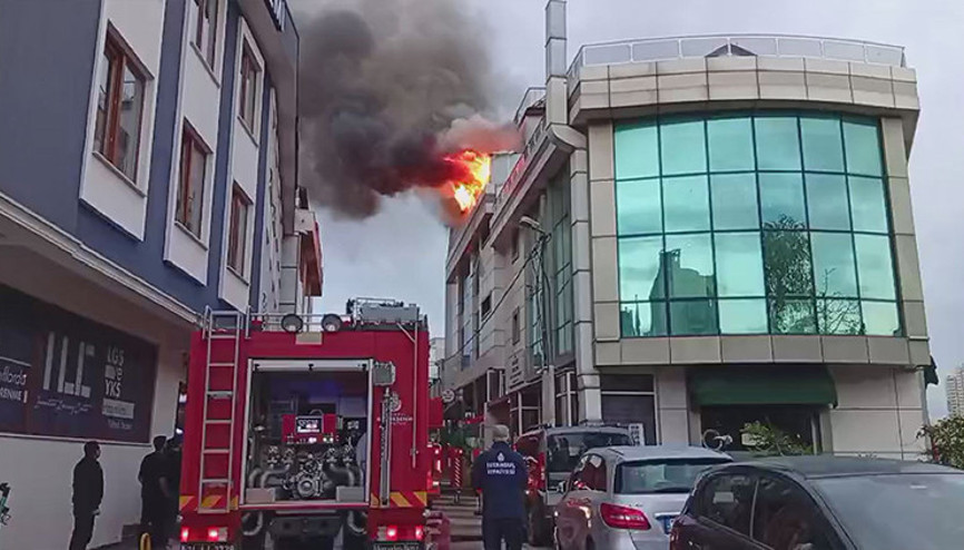 Son dakika... Ataşehirde otelde yangın: 9 kişi kurtarıldı