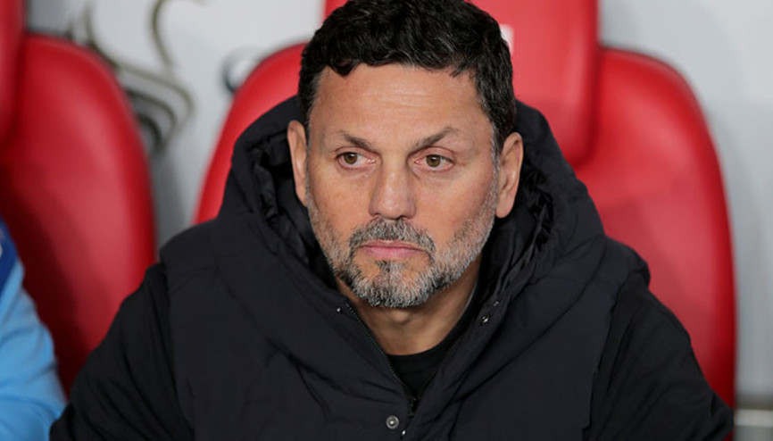 Antalyasporda Erol Bulutun kararına tepki: Soyunma odasına gitti