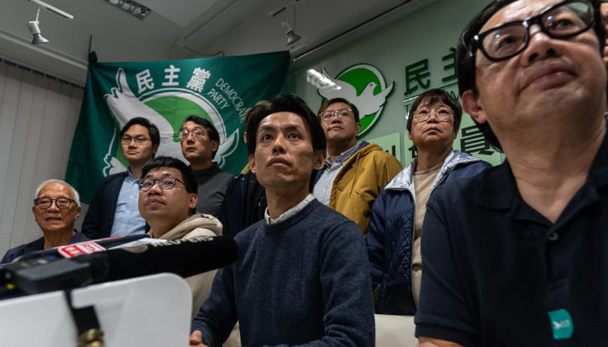 Hong Kongda demokrat muhalefet kendini feshetti