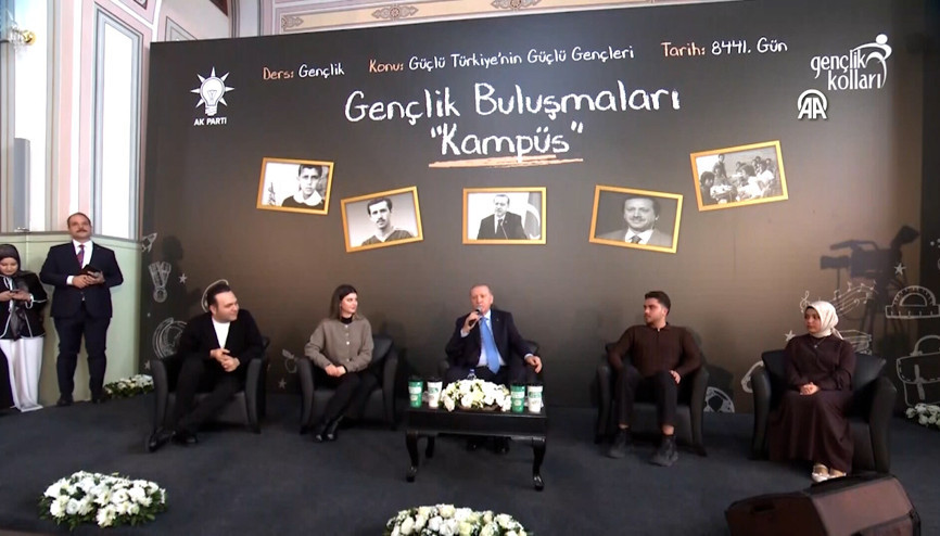 Cumhurbaşkanı Erdoğan, gençlerle bir araya geldi