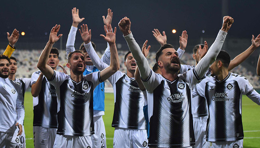 Altay evinde 3te 3 peşinde Altay evinde 3te 3 peşinde