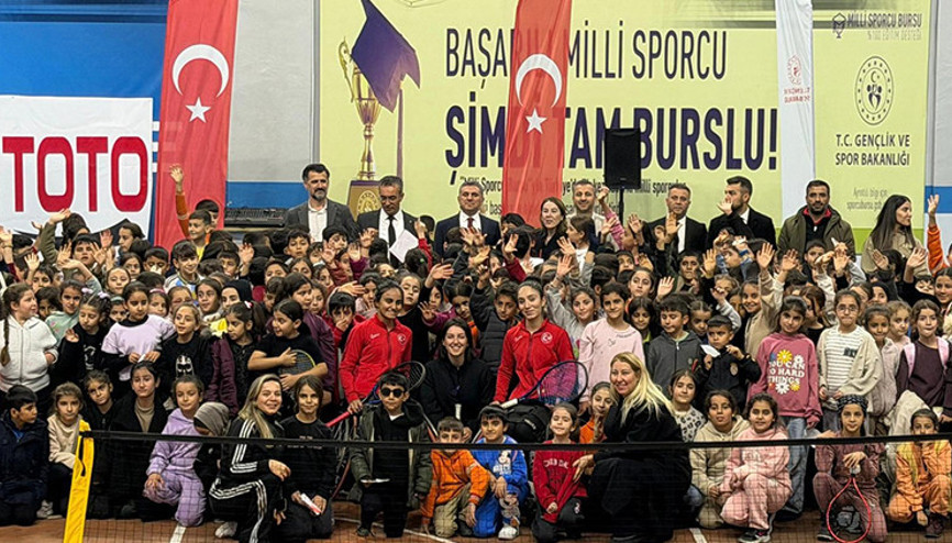 İpek Soylu Şemin Vakfı, Okullarda Tenis Projesi ile Şırnak’ta Çocuklarla Buluştu İpek Soylu Şemin Vakfı, Okullarda Tenis Projesi ile Şırnak’ta Çocuklarla Buluştu