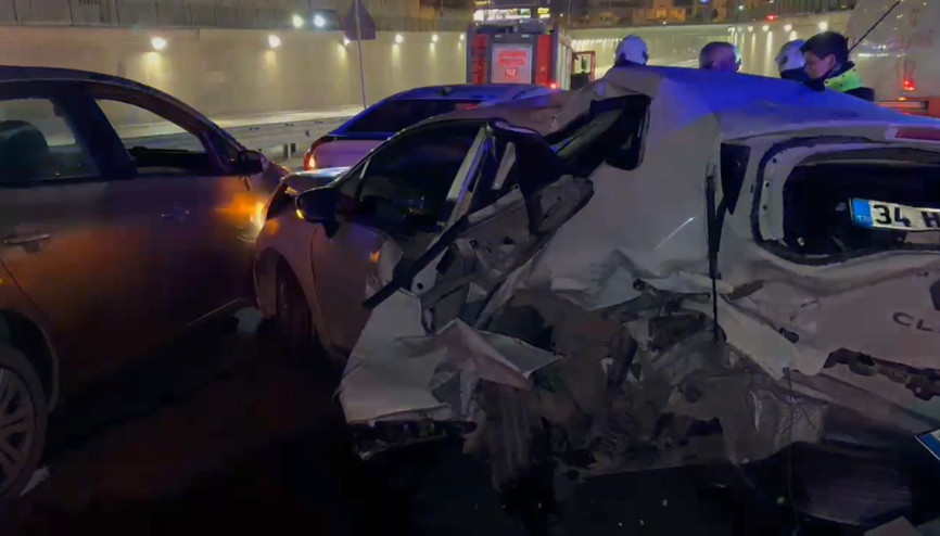 İstanbul -Çekmeköy’de 7 aracın karıştığı zincirleme kaza: 7 kişi yaralandı İstanbul -Çekmeköy’de 7 aracın karıştığı zincirleme kaza: 7 kişi yaralandı