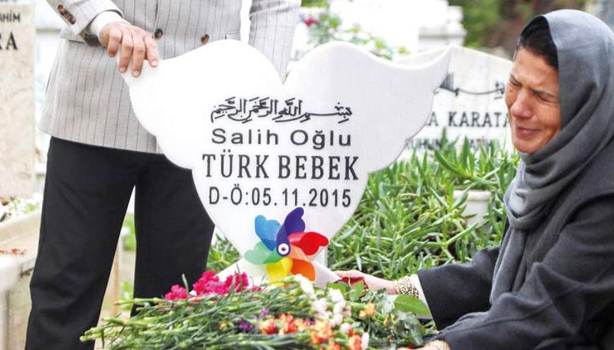 10 yıl sonra gelen tazminat, mezar taşına sarılarak ağladılar