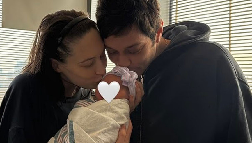 Ünlü oyuncu bebeğini kucağına aldı… Ona kahramanca ölen babasının adını vermiş…