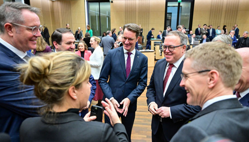 Eyaletler Meclisinden askerlik ve sosyal alandaki yasalara onay