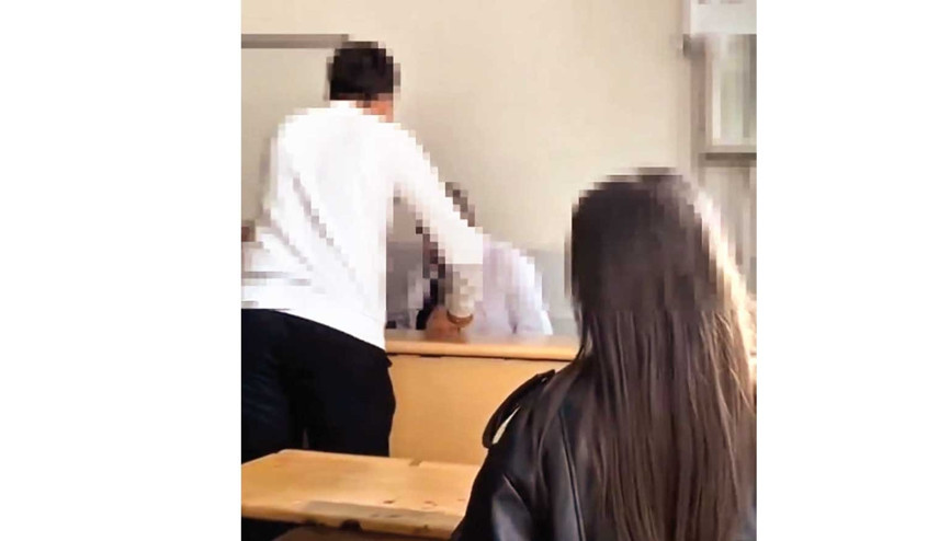 Öğretmene saygısızlık cezasız kalmadı Öğretmene saygısızlık cezasız kalmadı