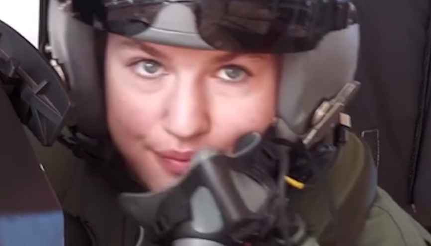 20 yaşında pilot oldu... İlk kez yalnız uçtu