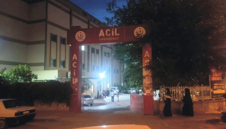 Tartıştığı karısını sokak ortasında bıçaklayarak öldürdü