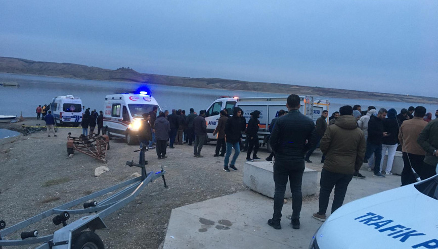 Adıyamanda tekne alabora oldu; 4 kişi kurtarıldı, 1 kişi aranıyor