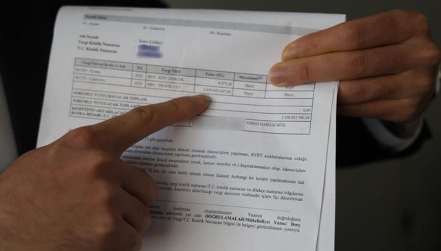 Trafik cezası borcunu öğrenince şoke oldu: 250 tane araba, 660 daire alınabiliyor Bu ceza için olağan dışı şeyler yapmak gerekir Trafik cezası borcunu öğrenince şoke oldu: 250 tane araba, 660 daire alınabiliyor Bu ceza için olağan dışı şeyler yapmak gerekir