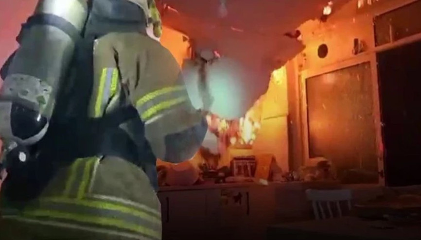 Yangında tavan çöktü, itfaiye ekipleri ölümden döndü Yangında tavan çöktü, itfaiye ekipleri ölümden döndü