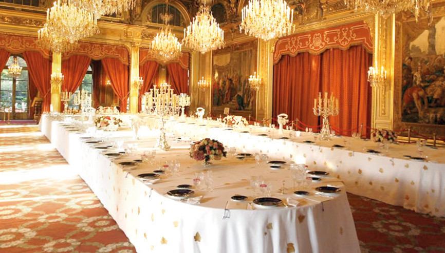 Sarayın porselenleri çalındı