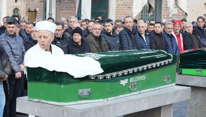 Hastanede cenazeler karıştı, defin öncesi gerçek anlaşıldı Hastanede cenazeler karıştı, defin öncesi gerçek anlaşıldı