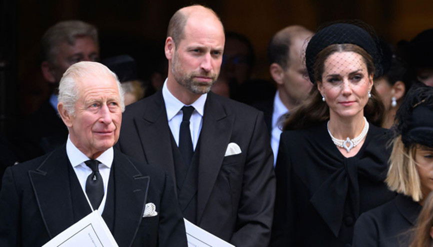 Ömrünce o tahtın hayalini kurmuştu... Hemen inatçı oğluna bırakmak istemiyor... Daha ölmeden toprağa gömmeyin beni