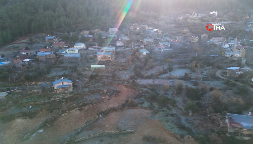 Bu köyde güneş ancak saat 12.30da görülebiliyor Bu köyde güneş ancak saat 12.30da görülebiliyor