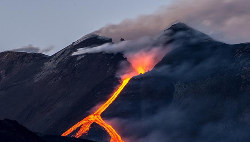 Hawaiide yanardağ patlaması: Lavlar 425 metre yüksekliğe ulaştı