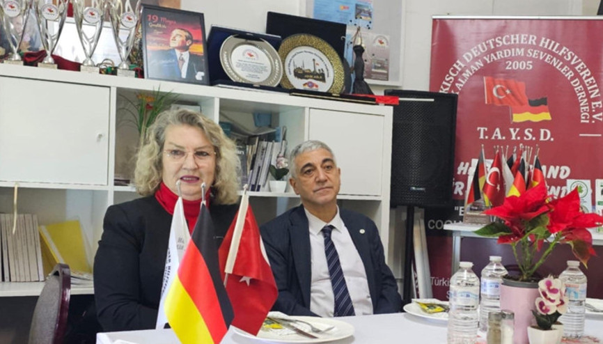 2025e destekçileriyle veda ettiler