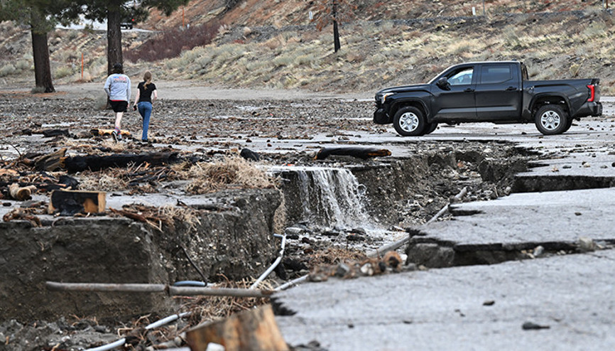 ABDde sel felaketi: Ana yollar kapandı 3 kişi hayatını kaybetti
