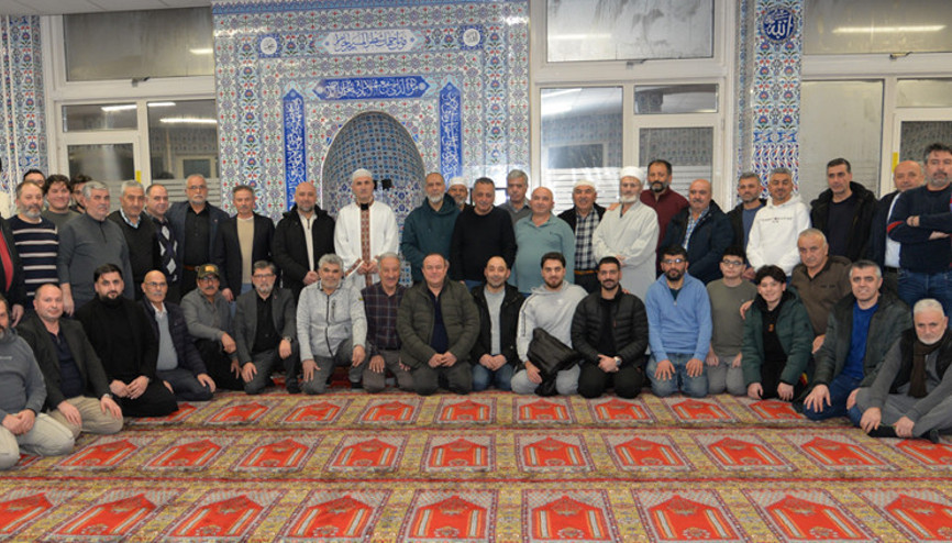 Avrupada Regaip kandilinde camilere yoğun ilgi