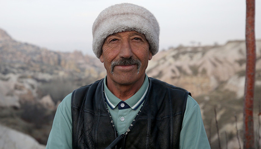 Çocuk yaşta taşındığı belde kaderini değiştirdi: Ortaokul mezunu adam 9 dil biliyor ve memleketinin tanıtımına katkı sağlıyor Çocuk yaşta taşındığı belde kaderini değiştirdi: Ortaokul mezunu adam 9 dil biliyor ve memleketinin tanıtımına katkı sağlıyor