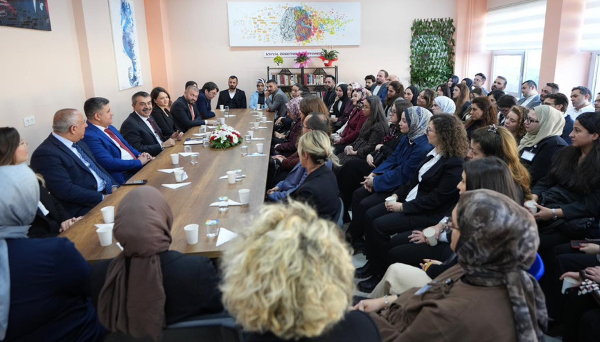 Öğretmenlik kariyer basamakları kılavuzu yayınlandı