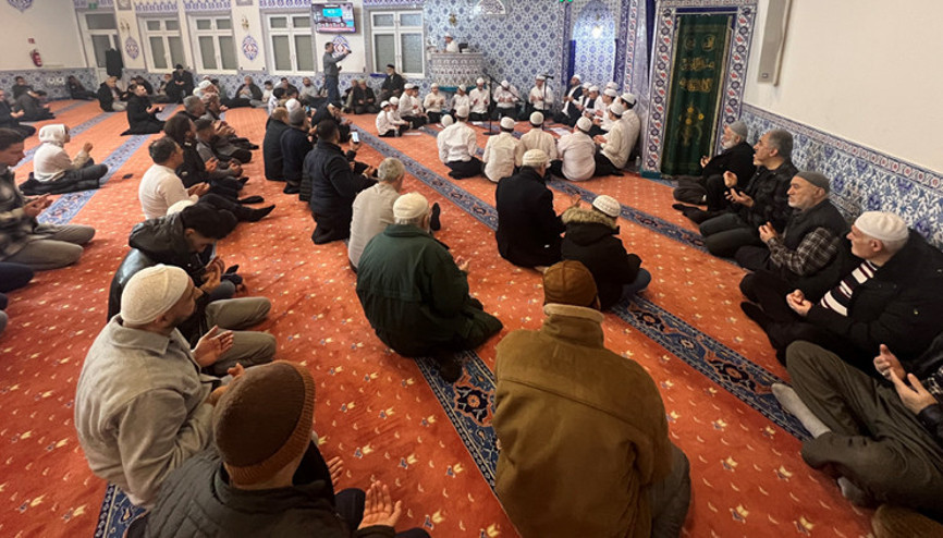 Kölnde Regaip kandili camilerde dualarla idrak edildi